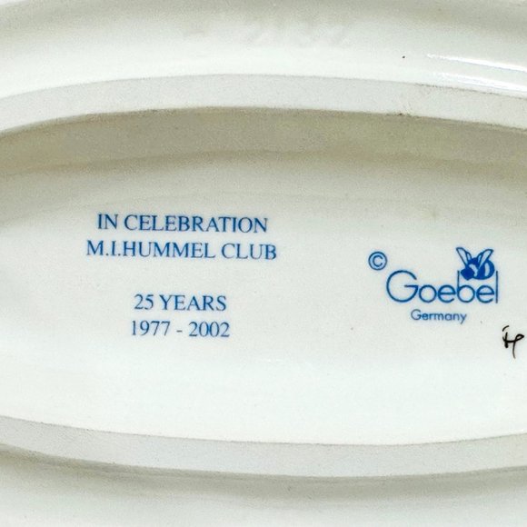 Goebel Hummel #2132 "Camera Ready" 25th Anniversary Edition TMK8 - Picture 16 of 16